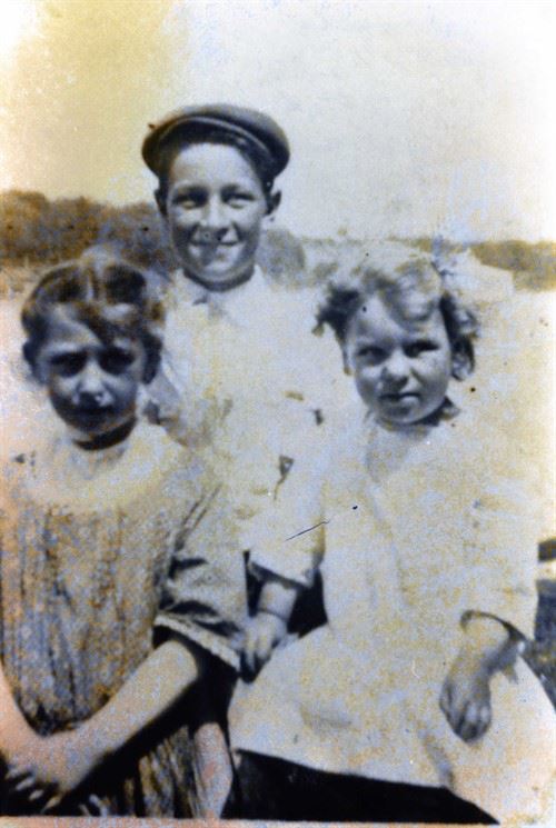 Forest Grace and Daisy Johanning 1911